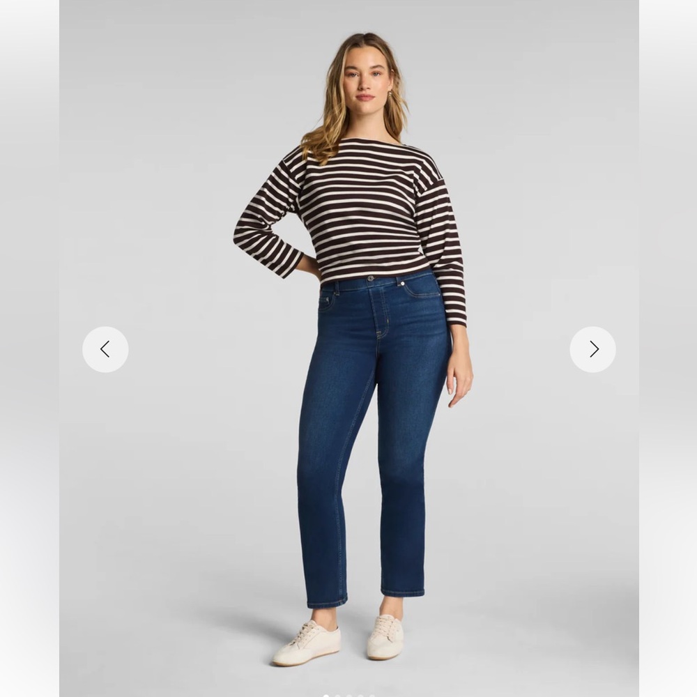 SPANXshape™ EveryWear
Kick Flare Jeans NWT Medium